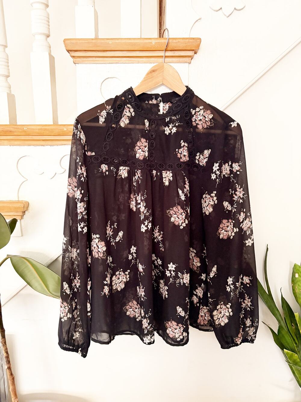 Lucky Brand Women's Black Floral Sheer V-Neck Button-Down Blouse Size L
